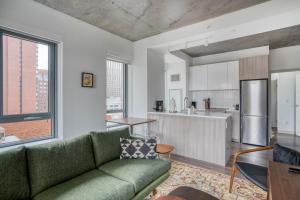 Kendall Square 2br w gym near shops dining BOS-974