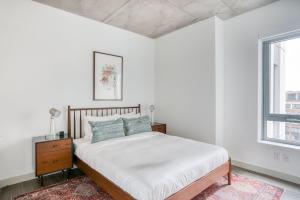 Kendall Square 2br w gym near shops dining BOS-974