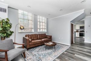 Charlestown 2br w in-unit wd close to dining BOS-962