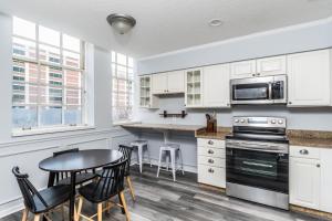 Charlestown 2br w in-unit wd close to dining BOS-962