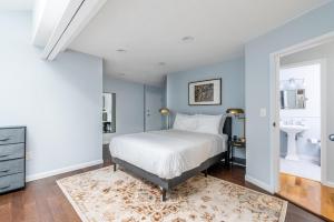 Charlestown 2br w in-unit wd close to dining BOS-962