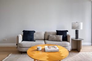 Midtown 2br w gym wd nr Times Square NYC-1348