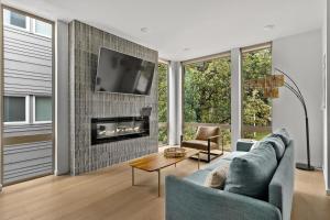 Central Business District 3br w rooftop deck SEA-667