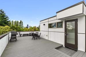 Central Business District 3br w rooftop deck SEA-667