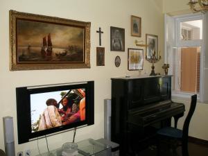 Comfort Two-Bedroom Apartment with Sea View room in Villa Tiha