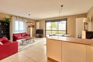Appartements Le Manou, Appartement neuf avec terrasse, parking sous-terrain & ascenseur by PRIMO C0NCIERGERIE : photos des chambres