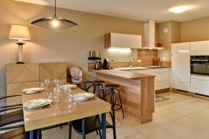 Le Manou, Appartement neuf avec terrasse, parking sous-terrain & ascenseur