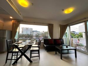 E202 Baan Sanpluem HuaHin by Pat