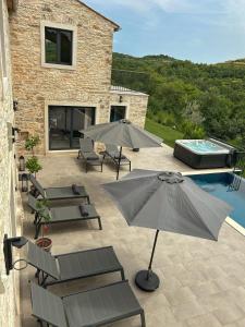 Villa La Vinella with heated pool