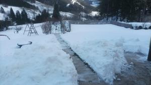 Pool, Pokale, Sauna, Billard, Kirche u. viel Natur