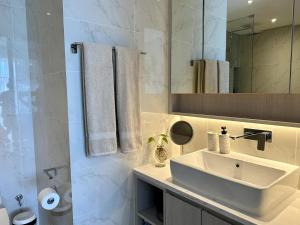 2 bedroom Condo at Cassia Laguna