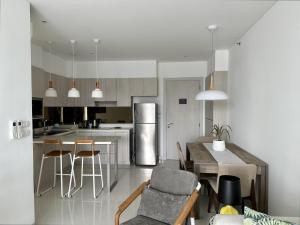 2 bedroom Condo at Cassia Laguna