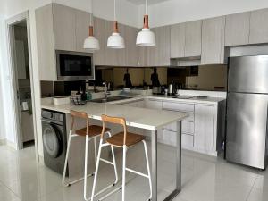 2 bedroom Condo at Cassia Laguna