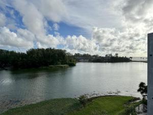 2 bedroom Condo at Cassia Laguna