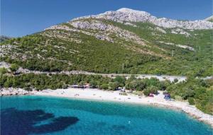 Apartment MARIO - veliki stan za odmor - terasa- vrt - bazen - pogled more, izoliran