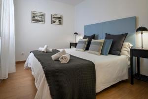 Habitat Apartments Art