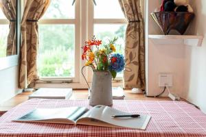 Traditional stone cottage with sea views in Snowdonia National Park