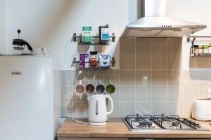 Traditional stone cottage with sea views in Snowdonia National Park