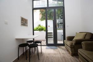 Vintage Apartment w Terrace