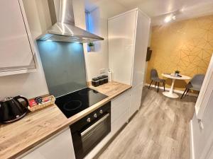 Urban Retreat - Close To Town and Beach