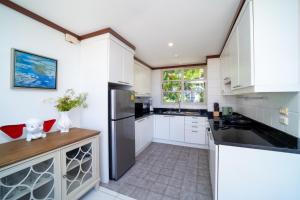 Scenic Seaview Villa Sea Dream for 9, Tennis Court, 5min walk to Kata Noi Beach