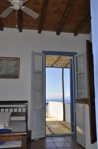 Kyma sto Phos Folegandros Greece