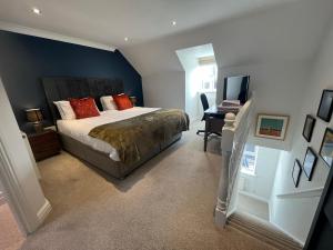 Stamford House - Superb Short Stays with private parking