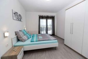 Apartments in Crikvenica 5517 