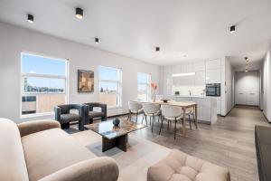 Harbour Lux 3BR & 2BA in the Heart of the City with Free Parking