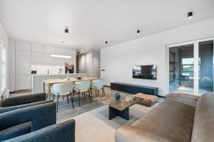 Harbour Lux 3BR & 2BA in the Heart of the City with Free Parking