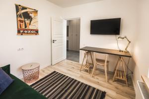 Bearsleys Knights Apartments