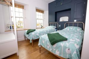 2 Bed in Tenby FB285