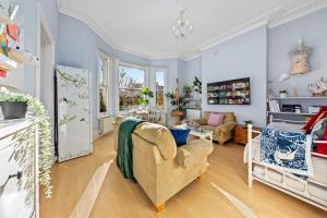 Artists Bright Hampstead Heath Village 2 bed