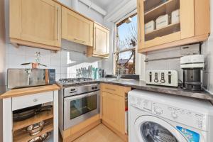 Artists Bright Hampstead Heath Village 2 bed