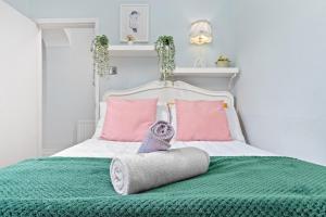 Artists Bright Hampstead Heath Village 2 bed