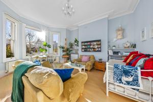 Artists Bright Hampstead Heath Village 2 bed