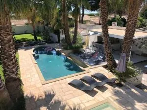 Villa contemporaine avec piscine sur 1400 m² de terrain, à 10 kms du Cap d Agde - Pinet