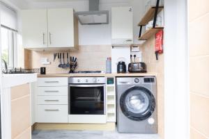 Cleveland House Fast Wifi & Free Parking