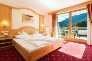 Double Room Dolomite DeLuxe with Balcony room in Hotel Kronblick