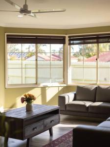 Spacious 4BR family retreat near mall at Forest Lake