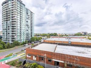 Simply stunning Riverside 1BR apt at Hamilton