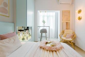 Downtown Studios - Your Modern Escape near Ateneul Roman