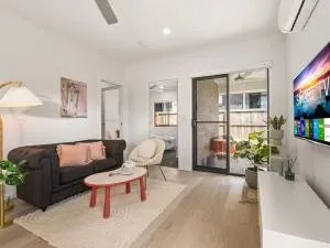 Tranquil 2BR Retreat with Local Charm and Comfort - براونز بلاينز