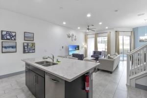 Stunning 5BR Pool Home in Resort