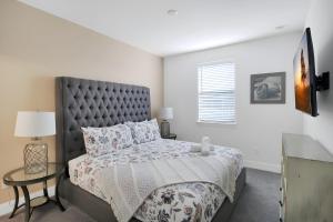 Stunning 5BR Pool Home in Resort