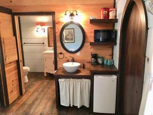 Tiny Home Cottage Near the Smokies #7 Tilly