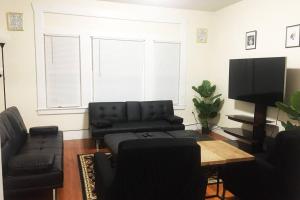 obrázek - Comfy 4 Bed 1 Bath w/ Wi-fi in College Area