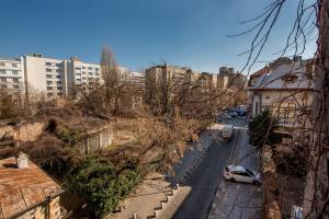 Downtown Studios - Your Modern Escape near Ateneul Roman