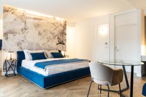 Donna Giacinta Blu Luxury Flat