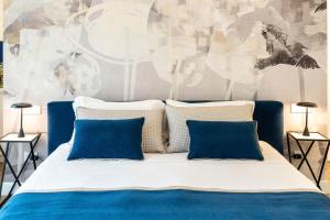 Donna Giacinta Blu Luxury Flat